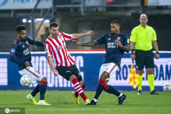 保持财务的 保持财务的