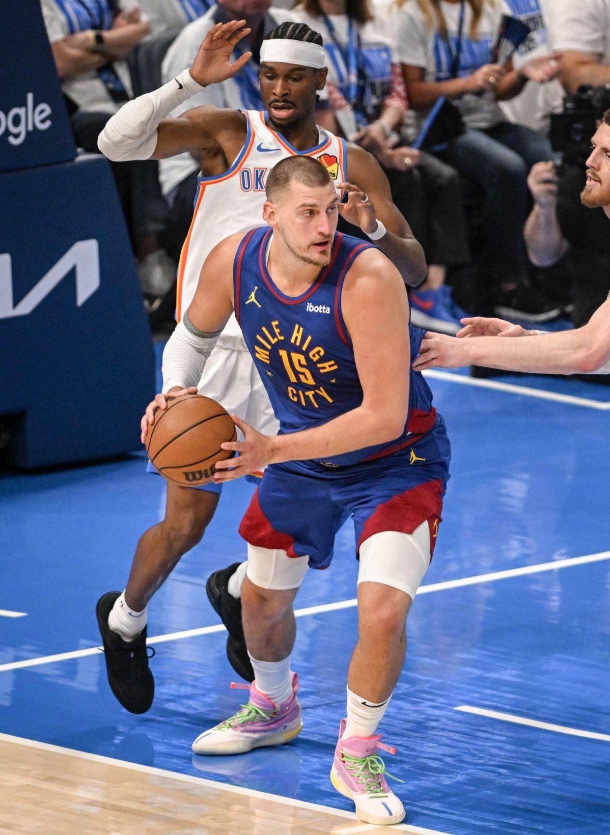 还是球场上 还是球场上